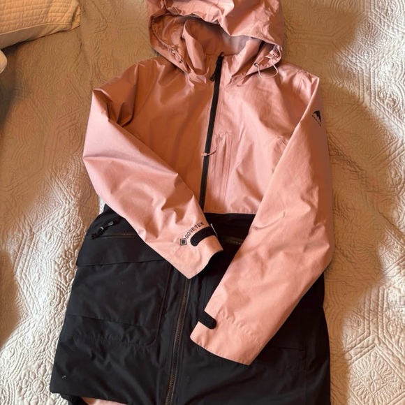 Burton Jackets & Blazers - Burton Women's Gortex Ski Jacket in Pink and Black